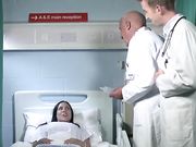 Развратная медсестра в чулках трахается раком